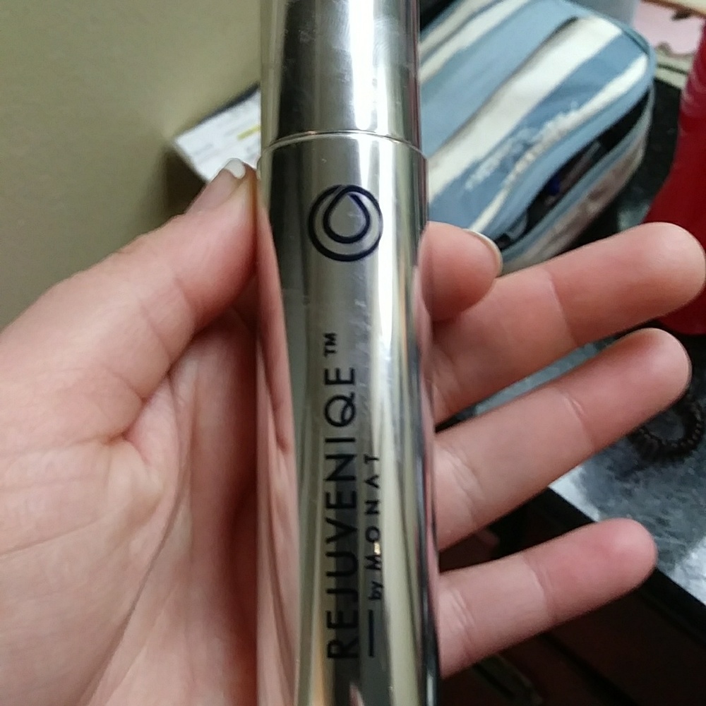 Monat Rejuveniqe Oil - Full size